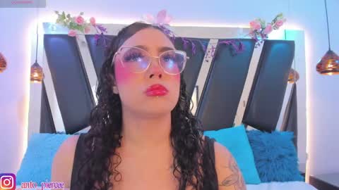 Snapshot of antonellepiercee chatting on 05.27.26 A N T O N E L L E online show from 05.27.26