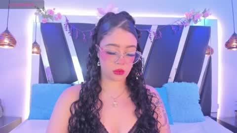 Snapshot of antonellepiercee chatting on 06.25.26 A N T O N E L L E online show from 06.25.26