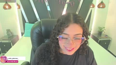 Snapshot of antonellepiercee chatting on 07.11.26 A N T O N E L L E online show from 07.11.26