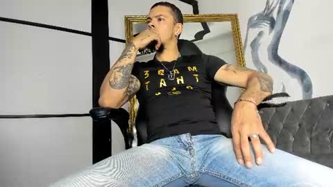 Snapshot of antonyevans_ chatting on 07.11.26 Antony online show from 07.11.26
