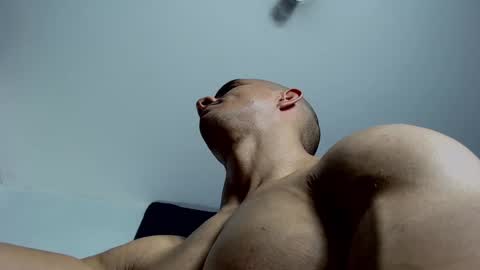 Instagram miguelangel1802  online show from 02.03.25