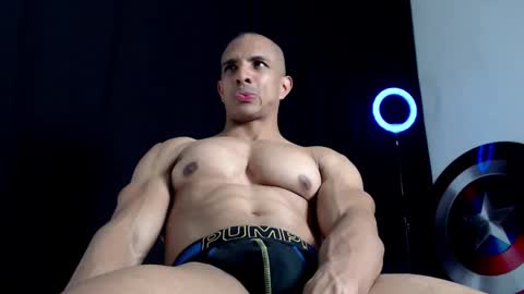 Instagram miguelangel1802  online show from 03.03.25