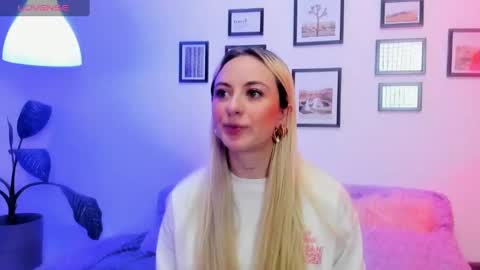 Snapshot of anttoniia chatting on 02.11.25 Antonia online show from 02.11.25