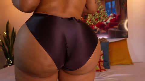 Dulce Maria online show from 12.21.24