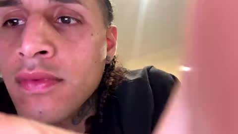 Snapshot of aomc1000 chatting on 10.28.25 aomc1000 online show from 10.28.25