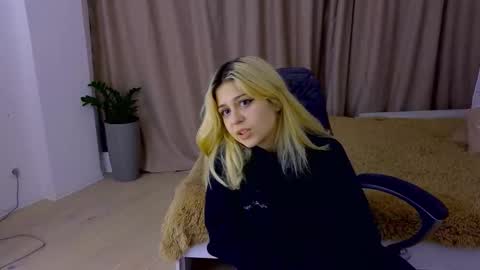 ApheliaStar online show from 11.28.25