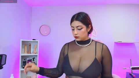 Snapshot of aphirl__ chatting on 10.21.25 Aphirl online show from 10.21.25