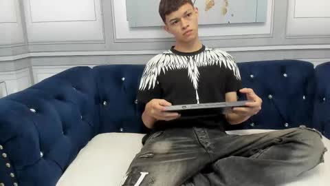 Snapshot of apolo_jonnes chatting on 03.01.26 online show from 03.01.26