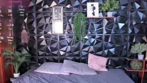 Snapshot of appril_foxx chatting on 12.02.25 apprilfoxx online show from 12.02.25