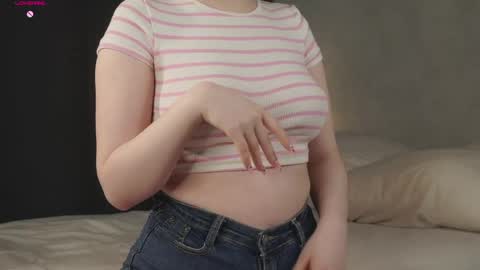 Snapshot of approche_toi_petite chatting on 04.19.26 Meghan online show from 04.19.26