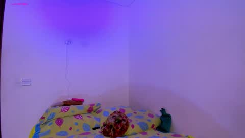 Snapshot of apriilpeach_ chatting on 10.10.25 Maria online show from 10.10.25