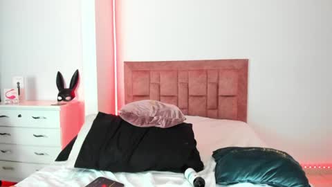Snapshot of april_collinsxx chatting on 05.15.26 april collinsxx online show from 05.15.26