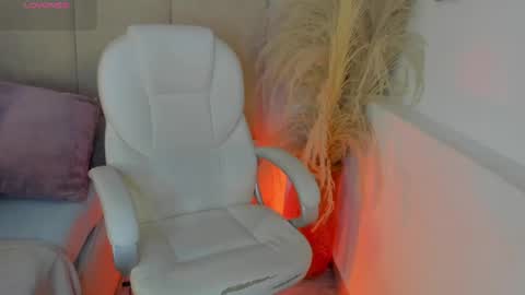 Snapshot of april_ebony18_ chatting on 05.28.26 April online show from 05.28.26