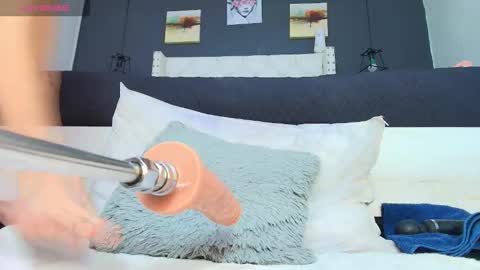 April Jhonsson online show from 12.20.25