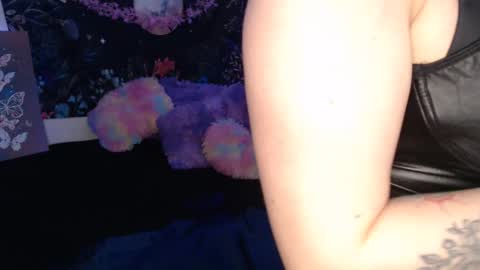 april_l6 online show from 11.22.25