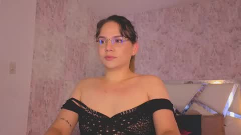 Snapshot of april_summer_ chatting on 05.20.26 Isabella online show from 05.20.26