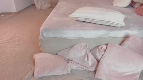 Laura online show from 11.19.25