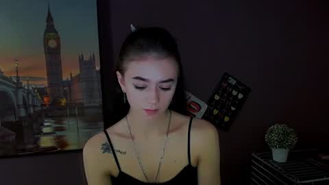 Snapshot of aprillswift_ chatting on 01.22.25 Aprill online show from 01.22.25