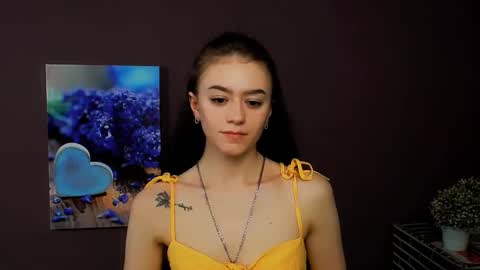 Snapshot of aprillswift_ chatting on 03.10.25 Aprill online show from 03.10.25