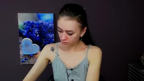 Snapshot of aprillswift_ chatting on 03.12.25 Aprill online show from 03.12.25