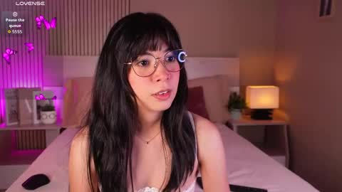 aprilqueenie online show from 05.17.26