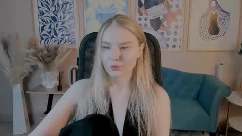 Snapshot of aprilserenity chatting on 09.13.25 April. All year round.  online show from 09.13.25