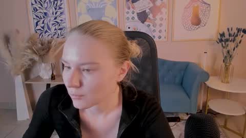 Snapshot of aprilserenity chatting on 09.27.25 April. All year round.  online show from 09.27.25