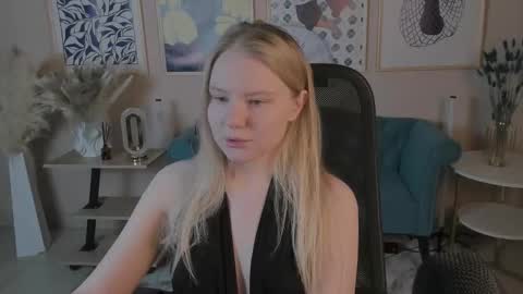 Snapshot of aprilserenity chatting on 10.03.25 April. All year round.  online show from 10.03.25