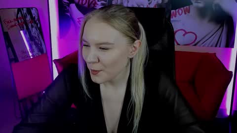 Snapshot of aprilserenity chatting on 10.10.25 April. All year round.  online show from 10.10.25
