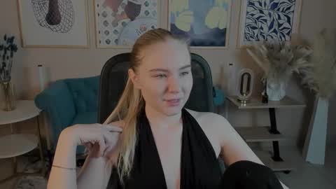 Snapshot of aprilserenity chatting on 10.15.25 April. All year round.  online show from 10.15.25