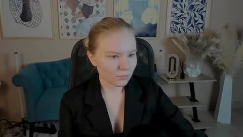 Snapshot of aprilserenity chatting on 10.24.25 April. All year round.  online show from 10.24.25