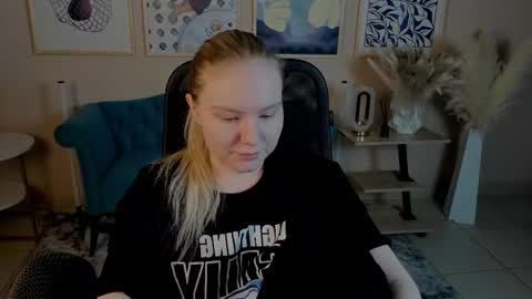 Snapshot of aprilserenity chatting on 10.25.25 April. All year round.  online show from 10.25.25
