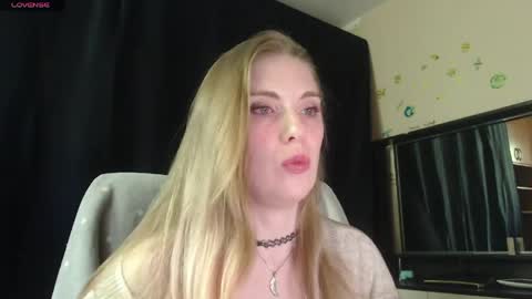 Snapshot of aqualen chatting on 05.16.26 aqualen online show from 05.16.26