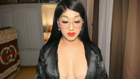 Snapshot of aqueenofcumxx chatting on 04.21.26 Alicia online show from 04.21.26