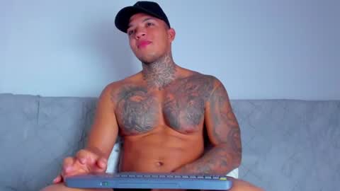 Snapshot of aquiles_elpapi chatting on 07.16.26 AquilesElpapi online show from 07.16.26