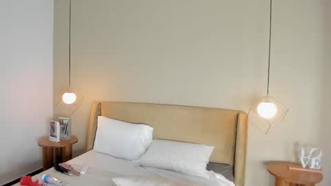  Ara Ferrer  online show from 03.11.26