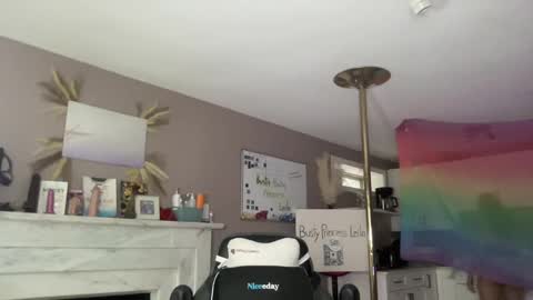 Snapshot of arabbustybeauty chatting on 12.22.24 BustyPrincessLeila online show from 12.22.24