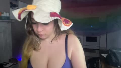 Snapshot of arabbustybeauty chatting on 01.04.25 BustyPrincessLeila online show from 01.04.25
