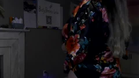 Snapshot of arabbustybeauty chatting on 01.19.25 BustyPrincessLeila online show from 01.19.25