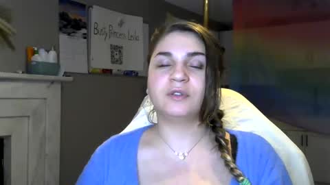 Snapshot of arabbustybeauty chatting on 01.21.25 BustyPrincessLeila online show from 01.21.25