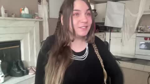Snapshot of arabbustybeauty chatting on 02.16.25 BustyPrincessLeila online show from 02.16.25