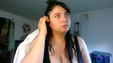 Snapshot of arabbustybeauty chatting on 09.24.25 BustyPrincessLeila online show from 09.24.25