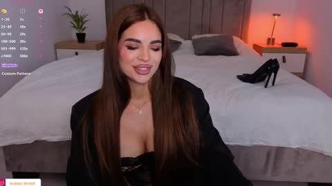 IsaBella online show from 11.14.25