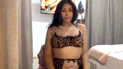 Snapshot of arabiangoddess3 chatting on 01.07.26 Monet online show from 01.07.26