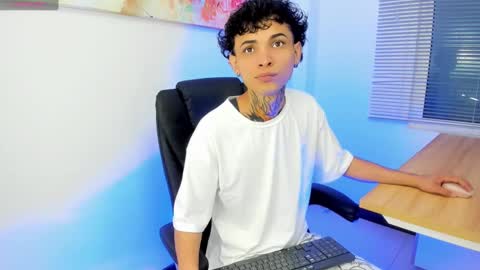 Snapshot of arceluuz chatting on 02.24.25 Arceluz online show from 02.24.25