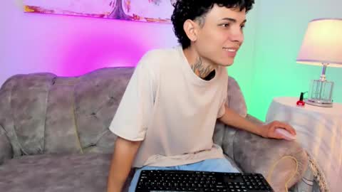 Snapshot of arceluuz chatting on 02.25.25 Arceluz online show from 02.25.25