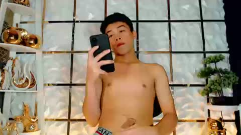 Snapshot of archie_moreno chatting on 12.17.25 ARCHIE online show from 12.17.25