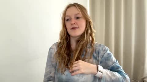 Snapshot of ardellleclair chatting on 06.24.26 Ariana online show from 06.24.26