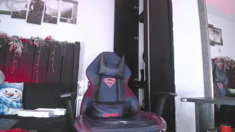 Snapshot of ares_xxxx chatting on 12.21.24 ARES online show from 12.21.24