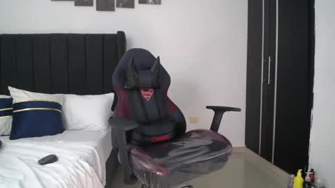 Snapshot of ares_xxxx chatting on 01.26.25 ARES online show from 01.26.25